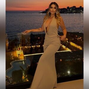 Summer 🌞 NWT ZARA Viral 
HALTER DRESS SIZE S
🚨FIRM PRICE NO DISCOUNT